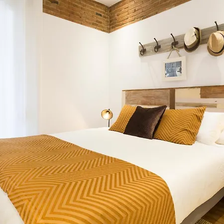 Charming Parallel Apartment