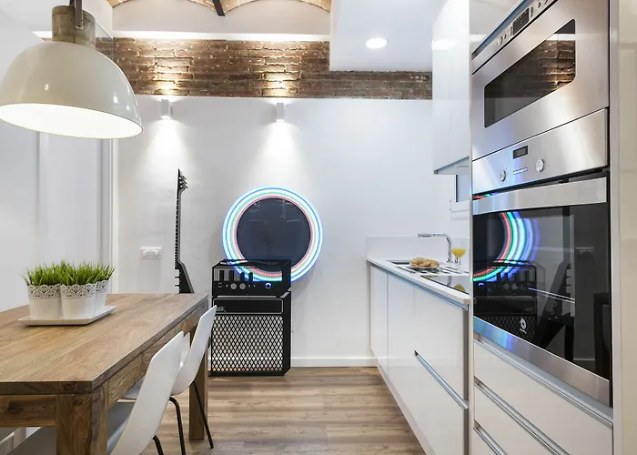 Charming Parallel Apartment *